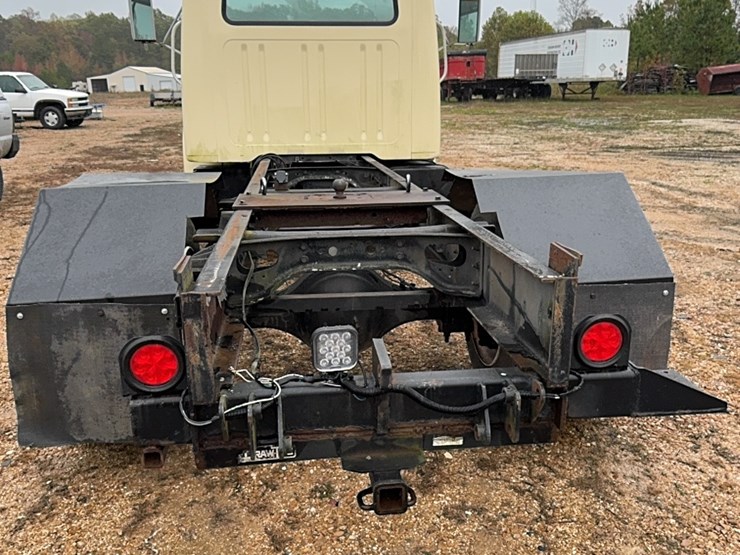 2001-international-4700-image-7