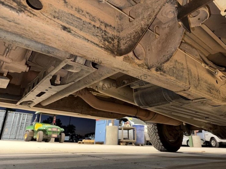 2015-chevrolet-silverado-2500hd-image-31