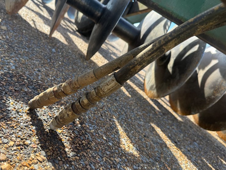 john-deere-230-image-16