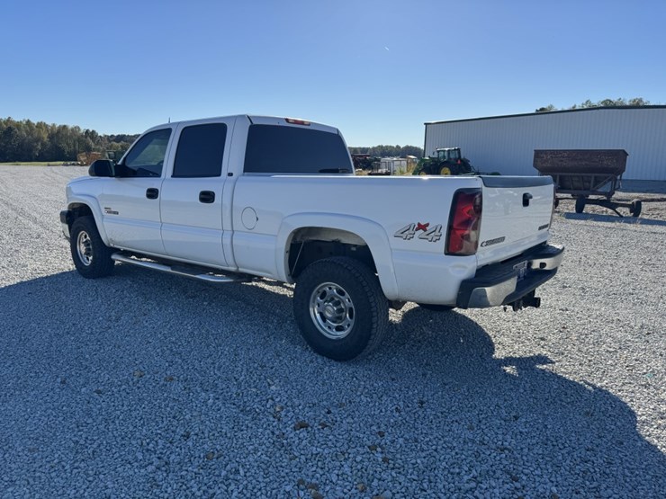 #13960-•-2005-chevy-2500-hd-crew-cab-truck-image-5