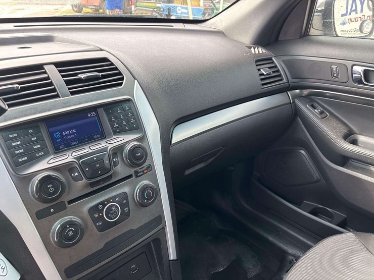 2014-ford-explorer-image-18
