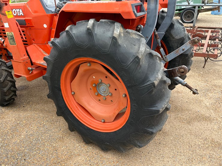 kubota-l2950-image-9