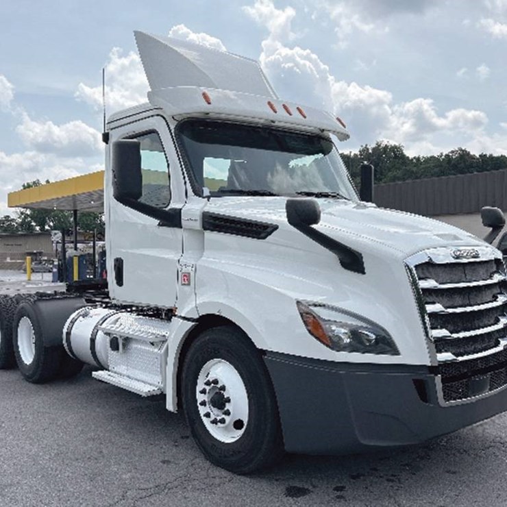 2018 FREIGHTLINER CASCADIA 126