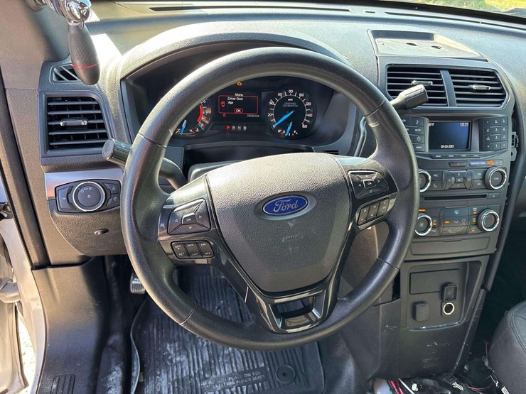 2018-ford-explorer-image-15