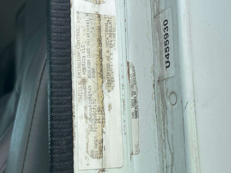 2015-freightliner-122sd-image-5