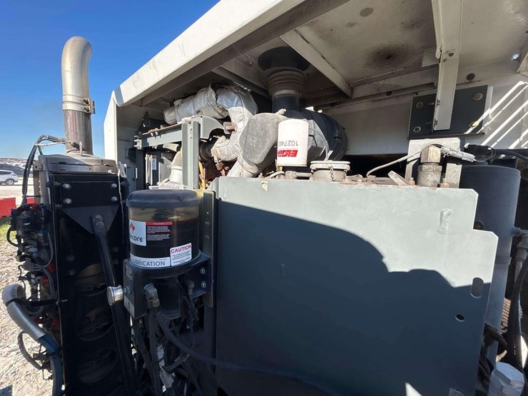 2020-freightliner-m2-106-elgin-whirlwind-series-mv-street-sweeper-truck-image-25