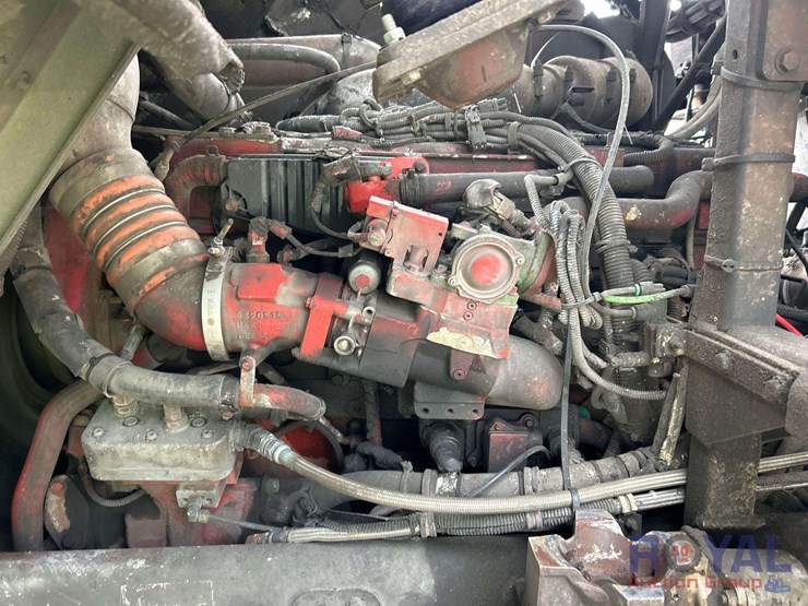 2016-peterbilt-320-image-7