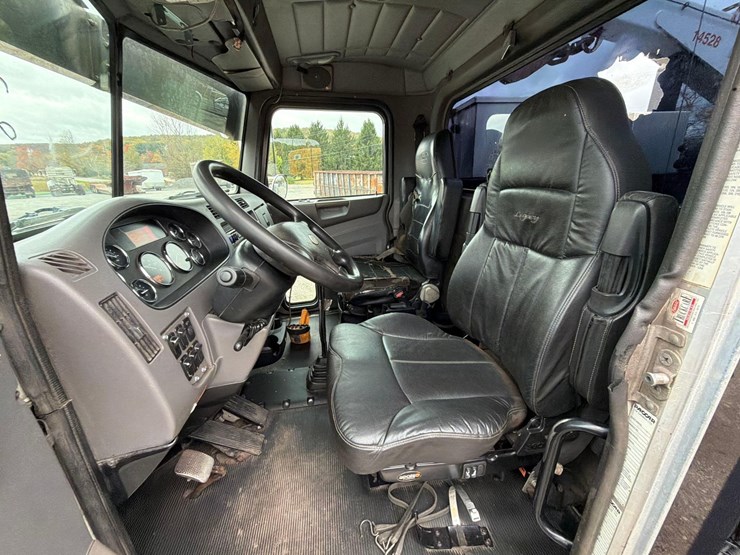 peterbilt-337-image-24