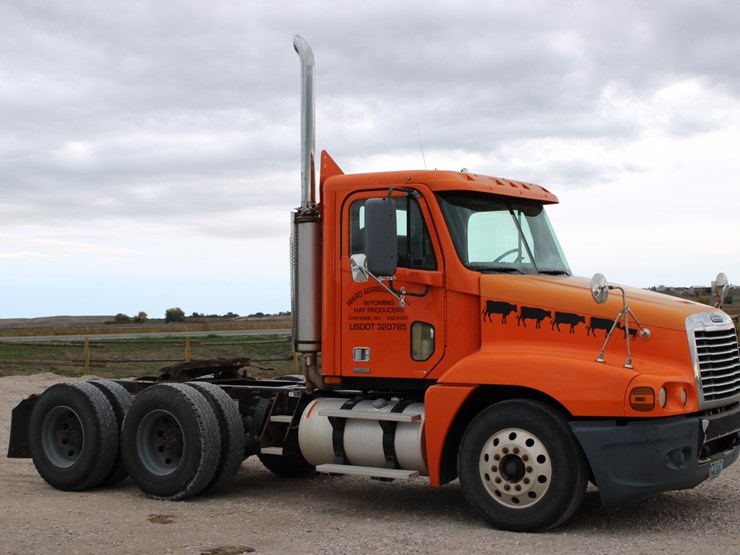 #2063-•-#2063--2006-freightliner-century-classic-s/t-semi-image-4