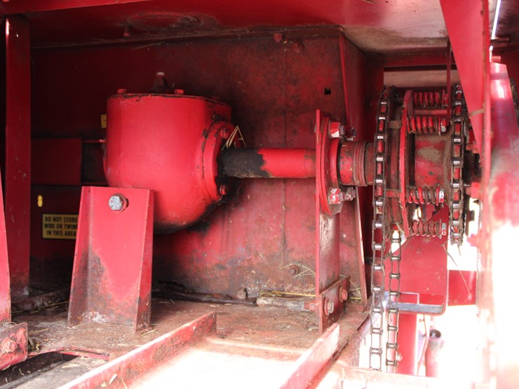 new-holland-315-image-19