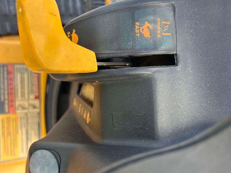 2011-club-cadet-13wx90as056-42in-riding-mower-image-16