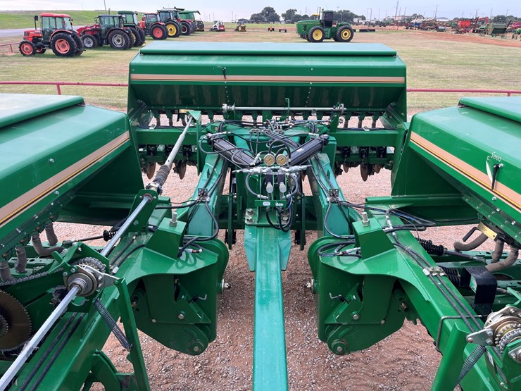 2018-great-plains-3s3000hd-image-32