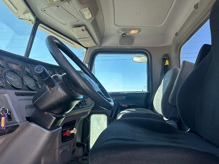 2012-peterbilt-367-image-8