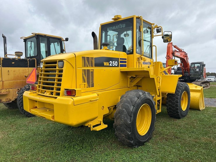 komatsu-wa250-image-4