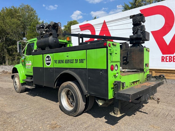 2001-international-4700-image-2