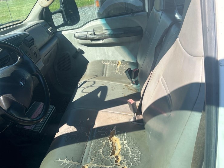 2006-ford-f350-xl-image-25