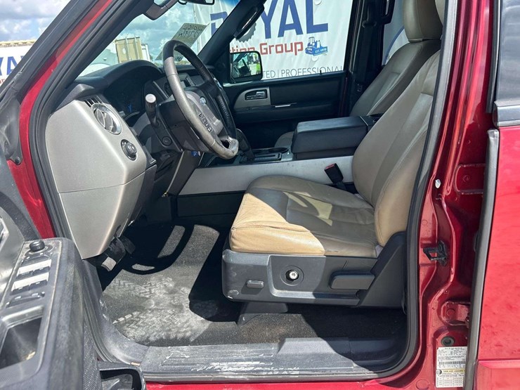 2016-ford-expedition-xlt-image-12