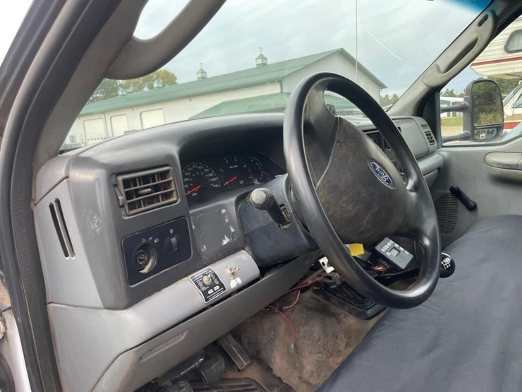 2004-ford-f550-image-16