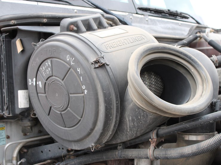 #2063-•-#2063--2006-freightliner-century-classic-s/t-semi-image-21