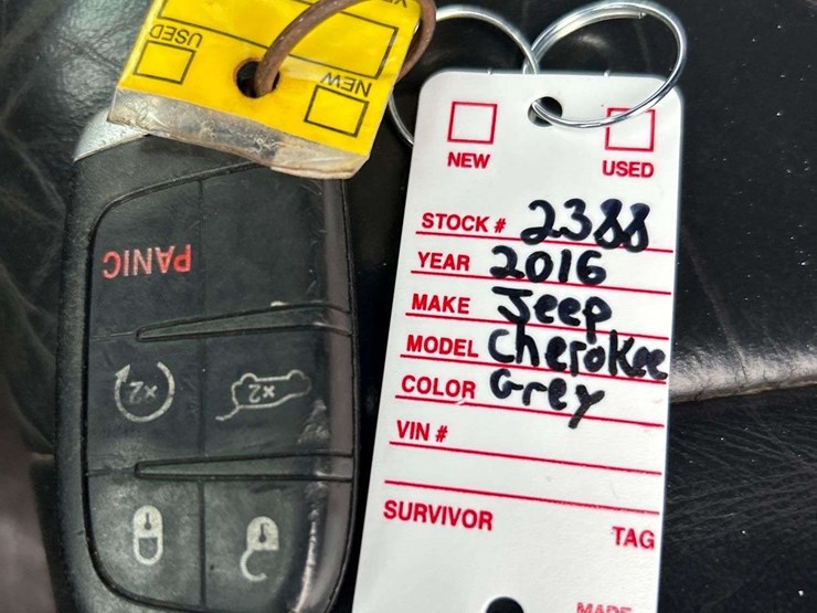 2016-jeep-grand-cherokee-image-33