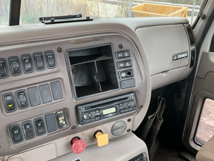 2004-mack-chn613-image-28