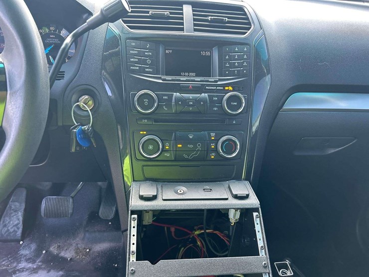 2016-ford-explorer-image-17