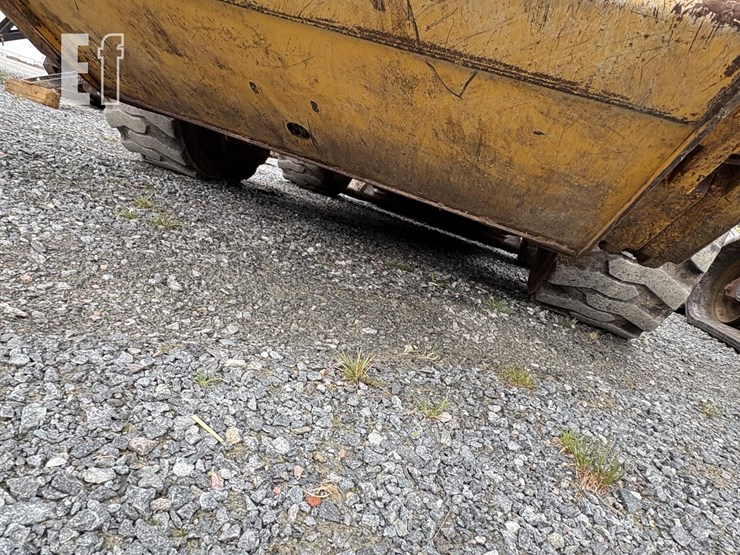 2015-deere-326e-image-7