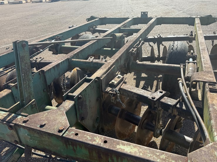 john-deere-230-image-18