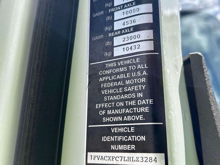 2020-freightliner-m2-106-elgin-eagle-series-4mf-street-sweeper-truck-image-6