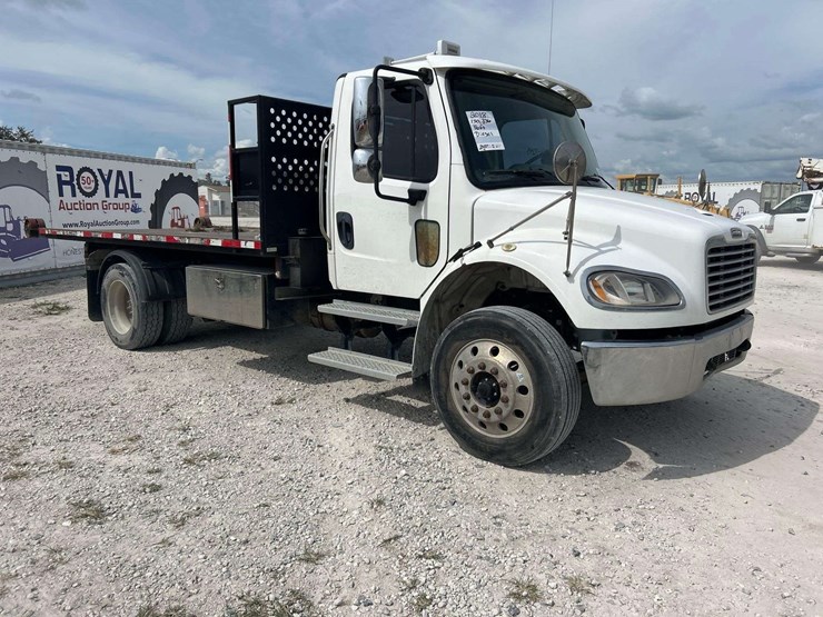2018-freightliner-m2-106-lay-flat-roll-back-truck-image-6