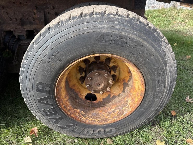 2001-caterpillar-c12-image-69