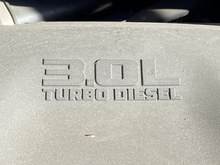 2015-dodge-ram-crew-cab-4wd-pickup-image-37