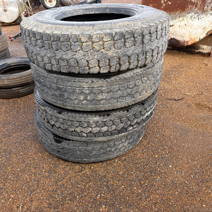 #6930 • (4) 11R22.5 Truck Tires