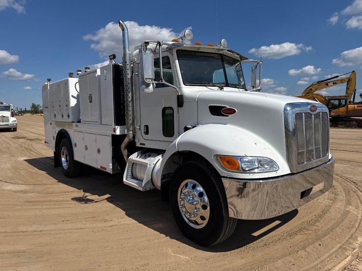 2007-peterbilt-335-image-6