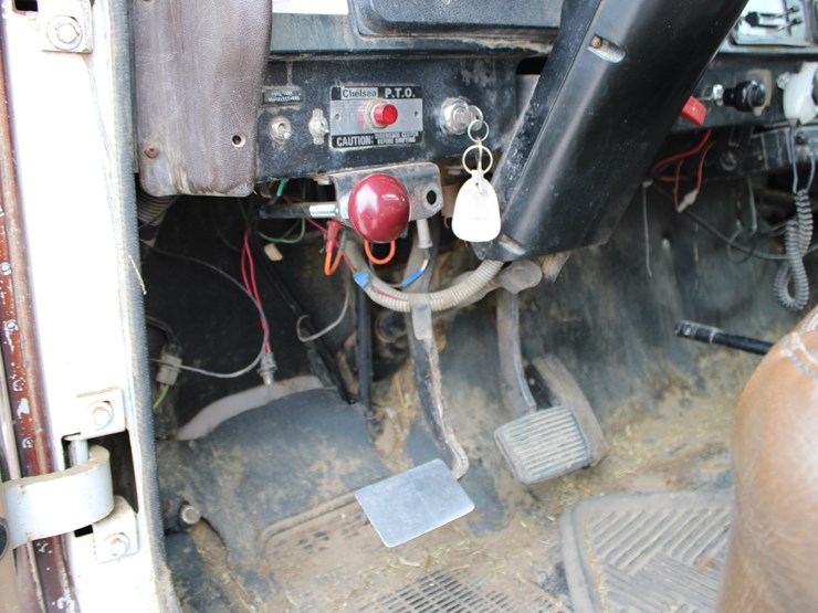 1982-international-s1700-image-33