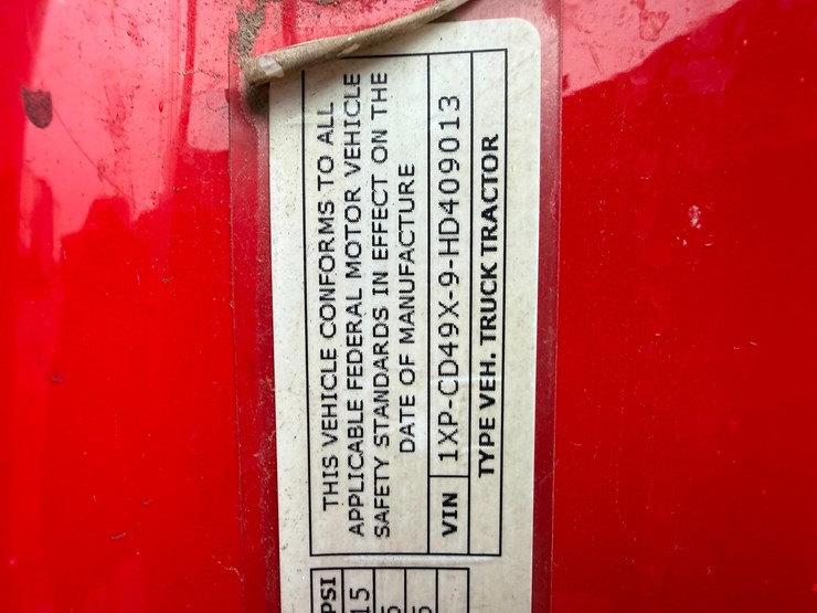 2017-peterbilt-567-image-17