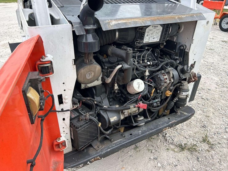 2020-bobcat-t595-image-8