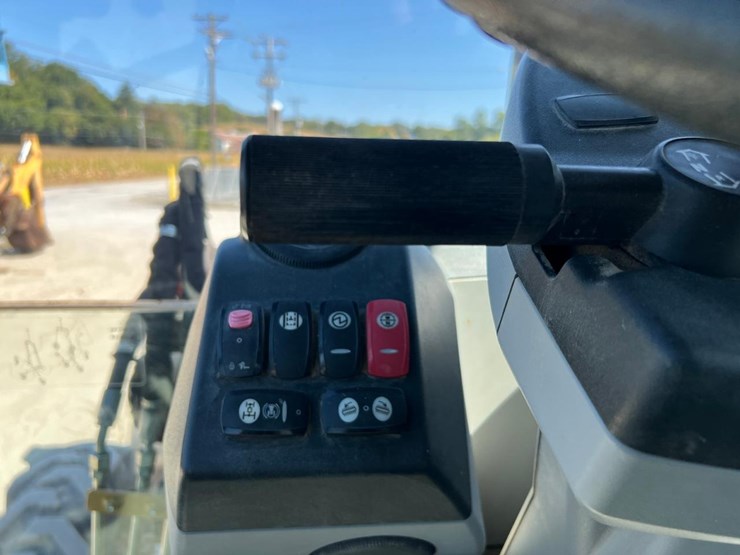 caterpillar-430e-image-28