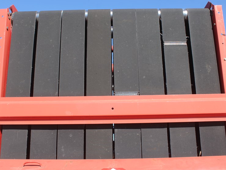 new-holland-br780-image-17