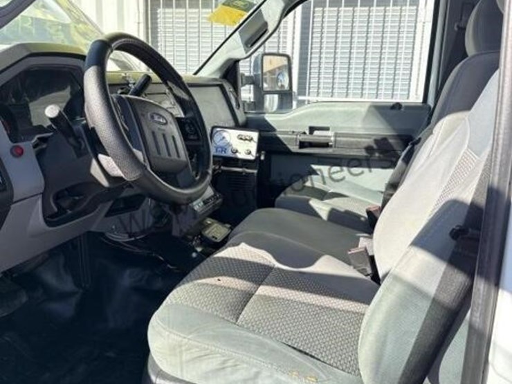 2013-ford-f550-image-25