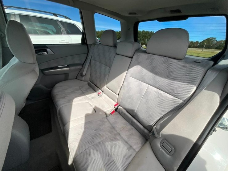 2010-subaru-forester-image-17