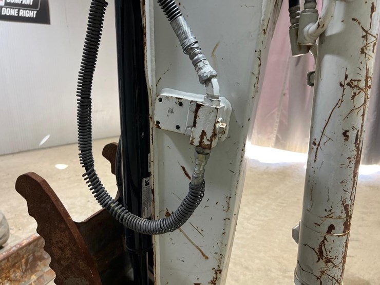 takeuchi-tb240-image-9