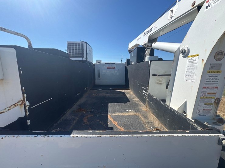 2017-ford-f550-xl-image-23