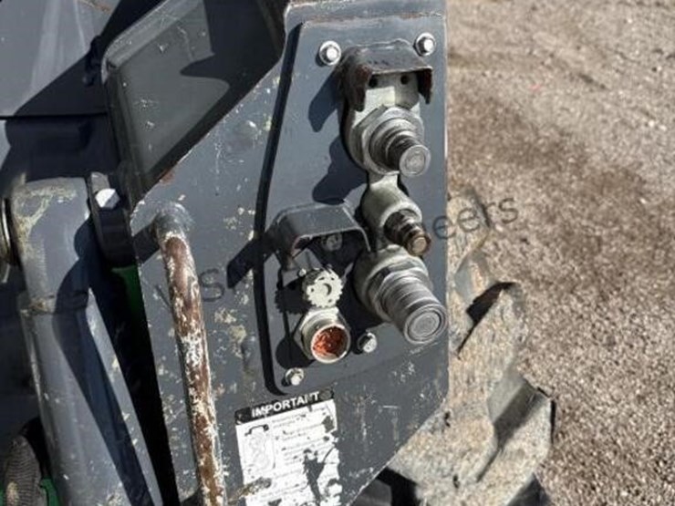 2020-deere-316gr-image-16