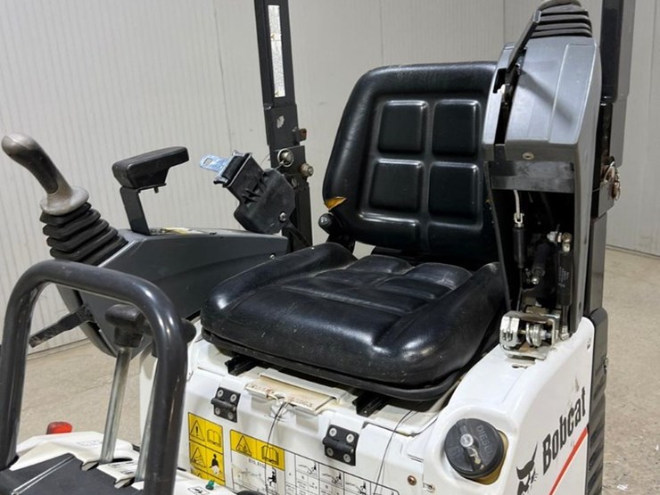 2022-bobcat-e10-image-21