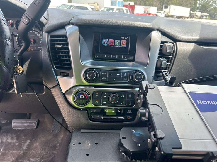 2016-chevrolet-tahoe-image-16