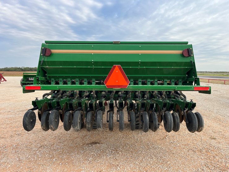 2018-great-plains-3s3000hd-image-16