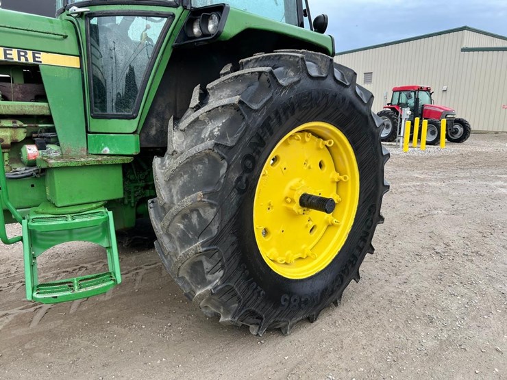 john-deere-4440-image-11