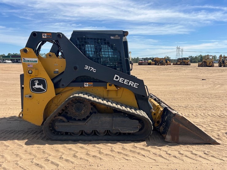 2020-deere-317g-image-5