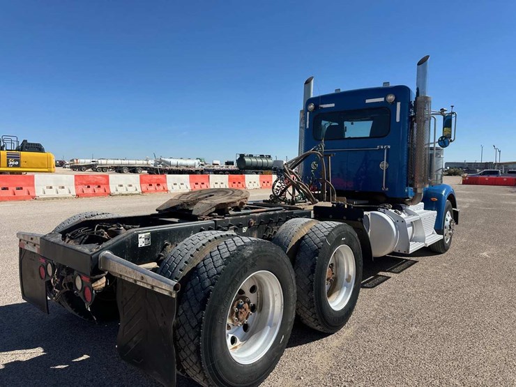 2013-peterbilt-367-image-4
